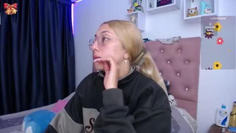 Soffy Brooks Independent model online show from December 14, 2025, 3:12 am