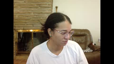 Snapshot of bonvivantb chatting on November 14, 2025, 2:05 pm Queen Bon Vivantt online show from November 14, 2025, 2:05 pm