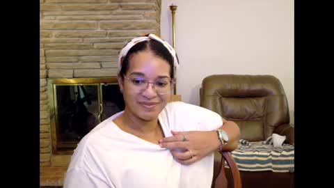 Snapshot of bonvivantb chatting on December 19, 2025, 6:59 pm Queen Bon Vivantt online show from December 19, 2025, 6:59 pm