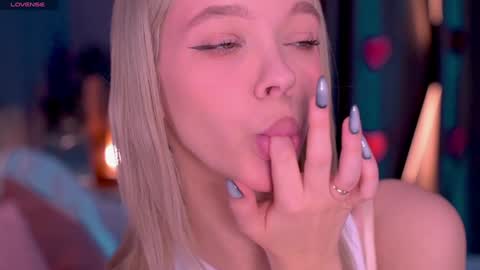 Snapshot of boobybliss chatting on February 16, 2026, 8:10 am Alina online show from February 16, 2026, 8:10 am