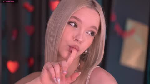 Snapshot of boobybliss chatting on February 17, 2026, 8:11 am Alina online show from February 17, 2026, 8:11 am