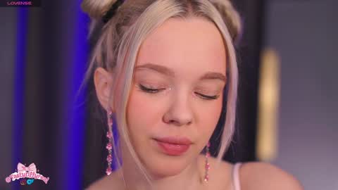 Snapshot of boobybliss chatting on February 24, 2026, 7:50 am Alina online show from February 24, 2026, 7:50 am