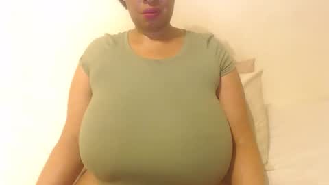 Snapshot of boobyqueen24 chatting on October 1, 2025, 4:02 pm boobyqueen online show from October 1, 2025, 4:02 pm