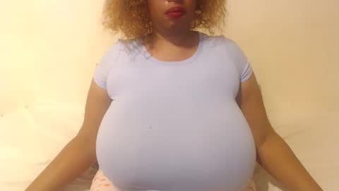 Snapshot of boobyqueen24 chatting on December 5, 2025, 7:10 pm boobyqueen online show from December 5, 2025, 7:10 pm