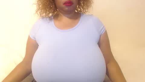 Snapshot of boobyqueen24 chatting on December 18, 2025, 4:29 am boobyqueen online show from December 18, 2025, 4:29 am