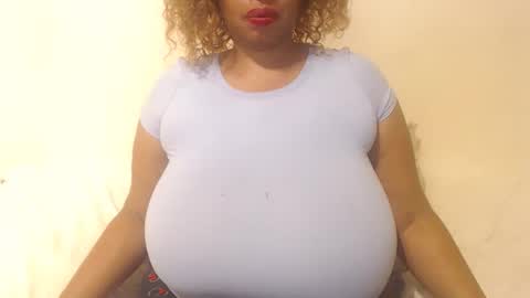 Snapshot of boobyqueen24 chatting on December 18, 2025, 9:10 pm boobyqueen online show from December 18, 2025, 9:10 pm