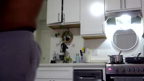 Snapshot of boogda chatting on January 8, 2026, 7:32 am Calionit online show from January 8, 2026, 7:32 am