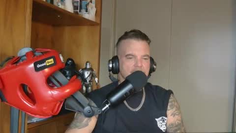 BOSS online show from November 18, 2025, 8:13 pm