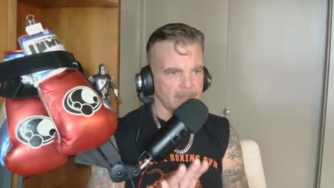 BOSS online show from November 21, 2025, 6:06 pm