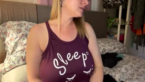 Snapshot of bossmomma chatting on January 2, 2025, 5:39 pm BossMom online show from January 2, 2025, 5:39 pm