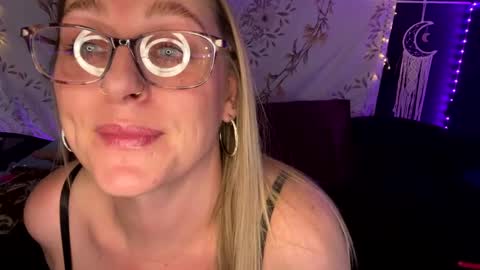 Snapshot of bossmomma chatting on March 1, 2025, 2:04 am BossMom online show from March 1, 2025, 2:04 am