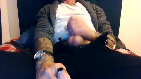 bowie69420 online show from December 3, 2024, 7:32 am