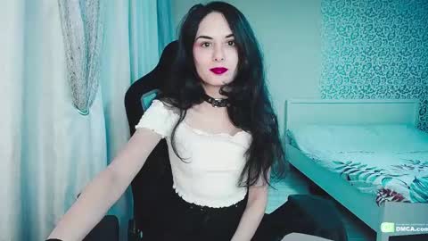 Helen  online show from December 18, 2024, 2:49 pm