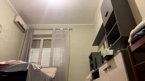 Snapshot of boy_aroundtheworld chatting on December 15, 2025, 12:53 pm Dan online show from December 15, 2025, 12:53 pm