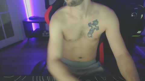 boy_t0y89 online show from February 5, 2025, 7:29 am