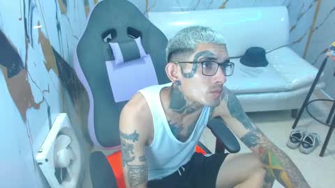 Snapshot of boy_tatto77 chatting on January 15, 2026, 6:33 pm boy_tatto77 online show from January 15, 2026, 6:33 pm