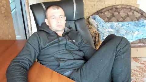 BoyApollon online show from April 15, 2026, 12:12 pm