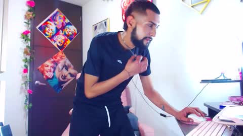 Snapshot of boybunnyerotic chatting on September 25, 2025, 4:43 pm boybunnyerotic online show from September 25, 2025, 4:43 pm