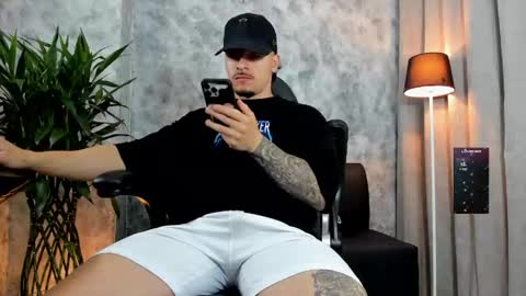 boyc02_ online show from December 1, 2025, 12:21 pm