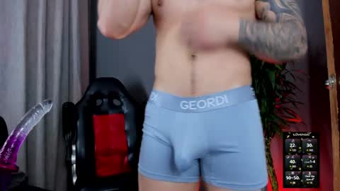 boyc02_ online show from May 19, 2026, 1:56 am
