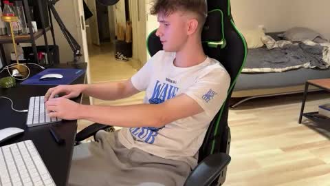 Eddie online show from December 14, 2024, 10:50 pm