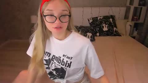 Snapshot of boysloveblondee chatting on January 22, 2025, 11:32 pm BoysLoveBlondee online show from January 22, 2025, 11:32 pm