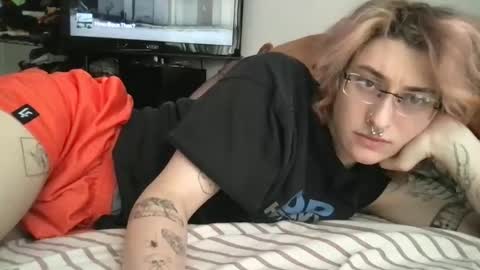 boywithbug online show from February 25, 2025, 4:21 pm