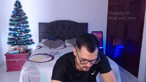 Snapshot of bradandjenn chatting on December 21, 2024, 4:03 pm Your favorite couple and the best butt on Chatur online show from December 21, 2024, 4:03 pm
