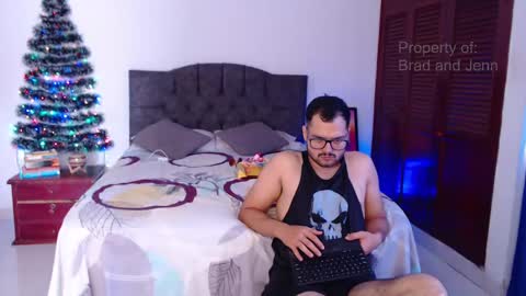 Snapshot of bradandjenn chatting on December 23, 2024, 6:16 pm Your favorite couple and the best butt on Chatur online show from December 23, 2024, 6:16 pm