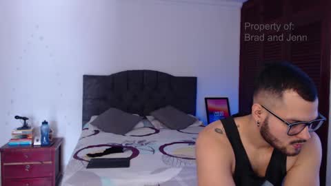 Snapshot of bradandjenn chatting on December 31, 2024, 2:36 pm Your favorite couple and the best butt on Chatur online show from December 31, 2024, 2:36 pm