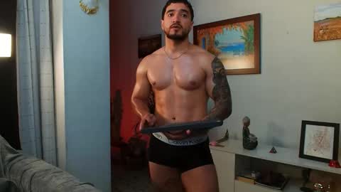 Snapshot of bradley_martinez chatting on October 19, 2025, 1:06 am Bradley Martinez online show from October 19, 2025, 1:06 am