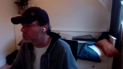 Snapshot of bram1944972145 chatting on December 9, 2024, 1:45 pm Bram online show from December 9, 2024, 1:45 pm