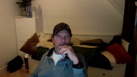 Snapshot of bram1944972145 chatting on December 9, 2024, 4:47 pm Bram online show from December 9, 2024, 4:47 pm