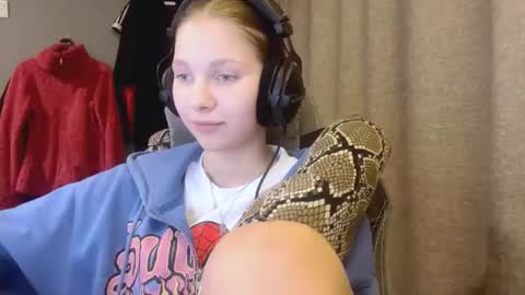 Alice online show from November 4, 2025, 4:28 pm