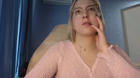 Snapshot of brandy__stars chatting on October 23, 2025, 6:56 am Belle online show from October 23, 2025, 6:56 am