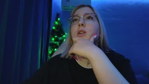 Snapshot of brandy__stars chatting on December 15, 2025, 10:52 am Belle online show from December 15, 2025, 10:52 am