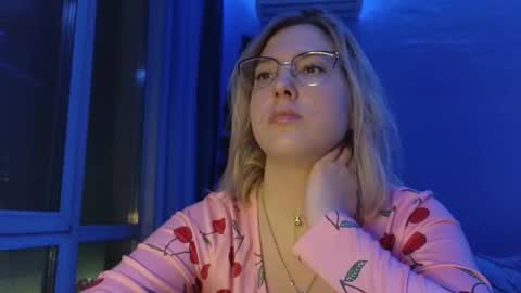 Snapshot of brandy__stars chatting on January 11, 2026, 1:27 pm Belle online show from January 11, 2026, 1:27 pm