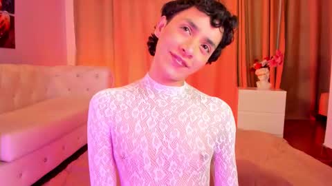   online show from November 17, 2025, 10:04 pm