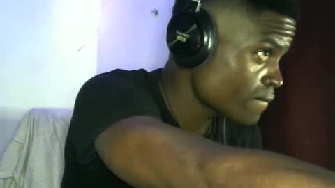 brayan1111x online show from November 7, 2025, 3:06 am