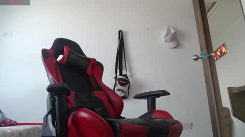 brayan_chevignon online show from November 18, 2025, 2:43 pm