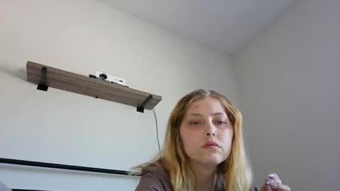 Snapshot of breezyxlove chatting on April 21, 2026, 4:12 pm Breezyxlove online show from April 21, 2026, 4:12 pm