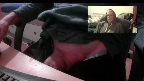 Snapshot of bremer64 chatting on December 15, 2025, 12:20 pm bremer64 online show from December 15, 2025, 12:20 pm