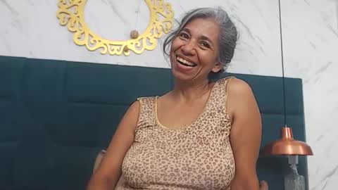 BRENDA VELASQUEZ online show from November 24, 2025, 7:57 pm