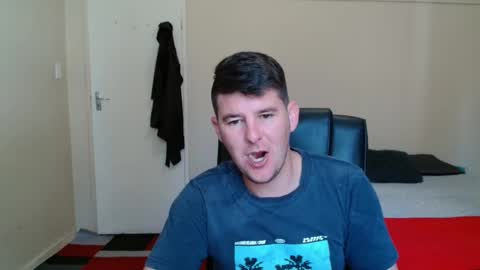 Snapshot of brendansexyboy098754 chatting on November 19, 2025, 8:25 am ask me lol online show from November 19, 2025, 8:25 am