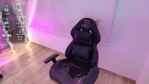 BRENDDA  online show from November 26, 2025, 3:07 am