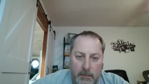 hey online show from February 5, 2025, 9:29 pm