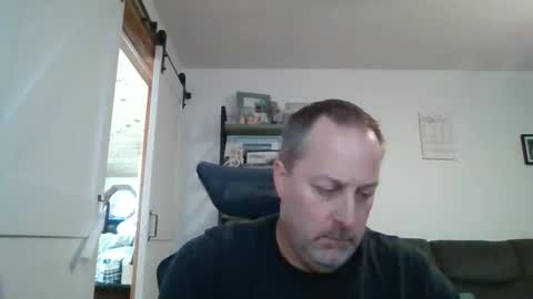 Snapshot of brettsky chatting on November 16, 2025, 8:36 pm hey online show from November 16, 2025, 8:36 pm