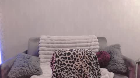 bri_fox online show from November 17, 2025, 8:14 pm