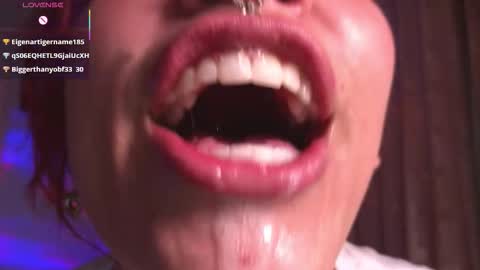 Snapshot of bri_von_dhara_ chatting on December 5, 2025, 3:41 pm Bri online show from December 5, 2025, 3:41 pm