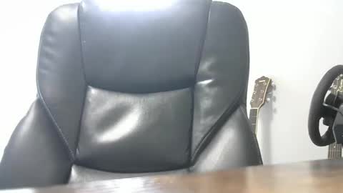 Snapshot of brian871001 chatting on April 15, 2026, 2:57 pm brian871001 online show from April 15, 2026, 2:57 pm